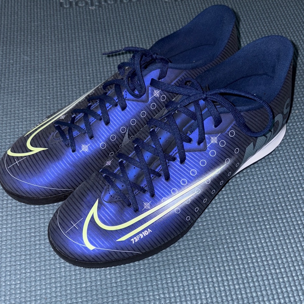 Nike Men's Dark Blue and Neon Green Athletic Shoes